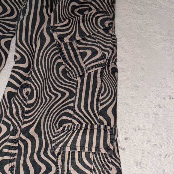 Gently loved Black and Beige Patterned Y2K Cargo pants by Urban Outfitters BDG - Picture 3 of 11